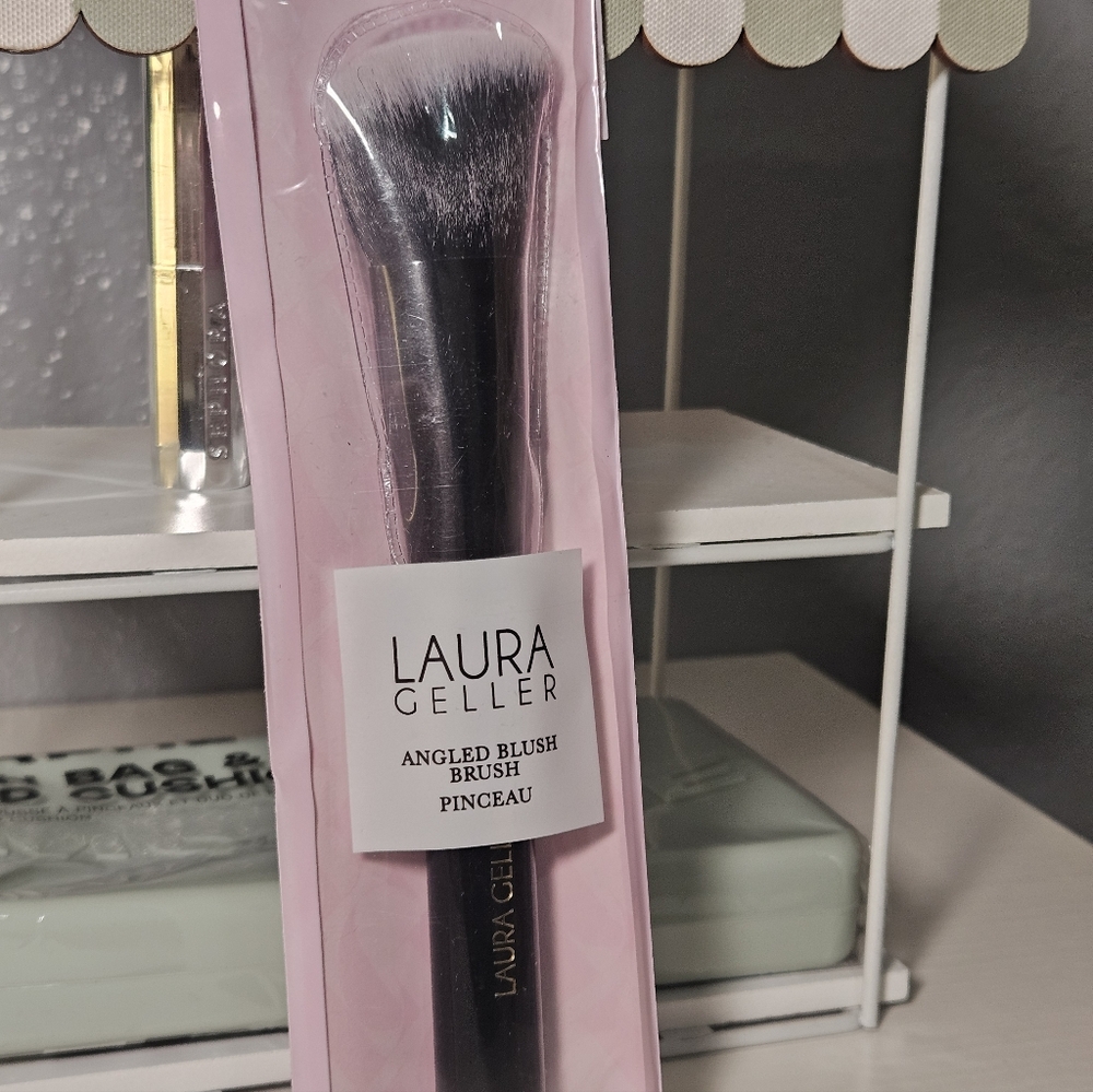 Laura Geller Angled Blush Brush - Black - Picture 6 of 10